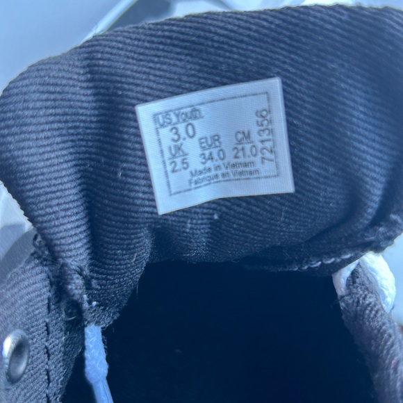 Vans sneakers brand new never worn. Black and camo - Picture 3 of 3